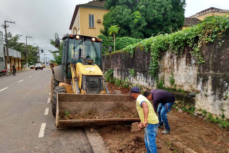 Prefeitura mantém equipes de limpeza urbana em diversos pontos de Porto Velho