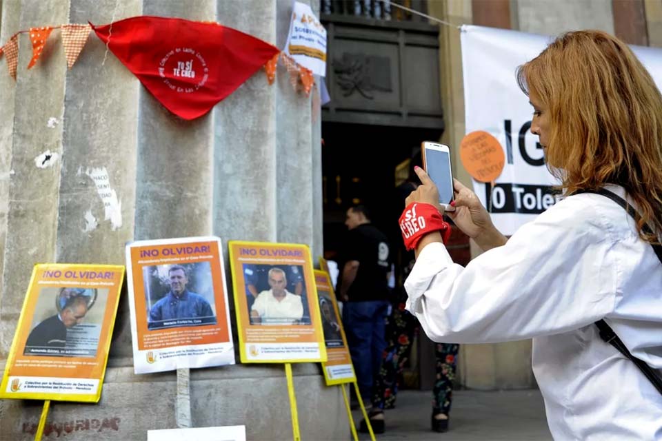 Surdos-mudos argentinos acusam papa de acobertar casos de abuso