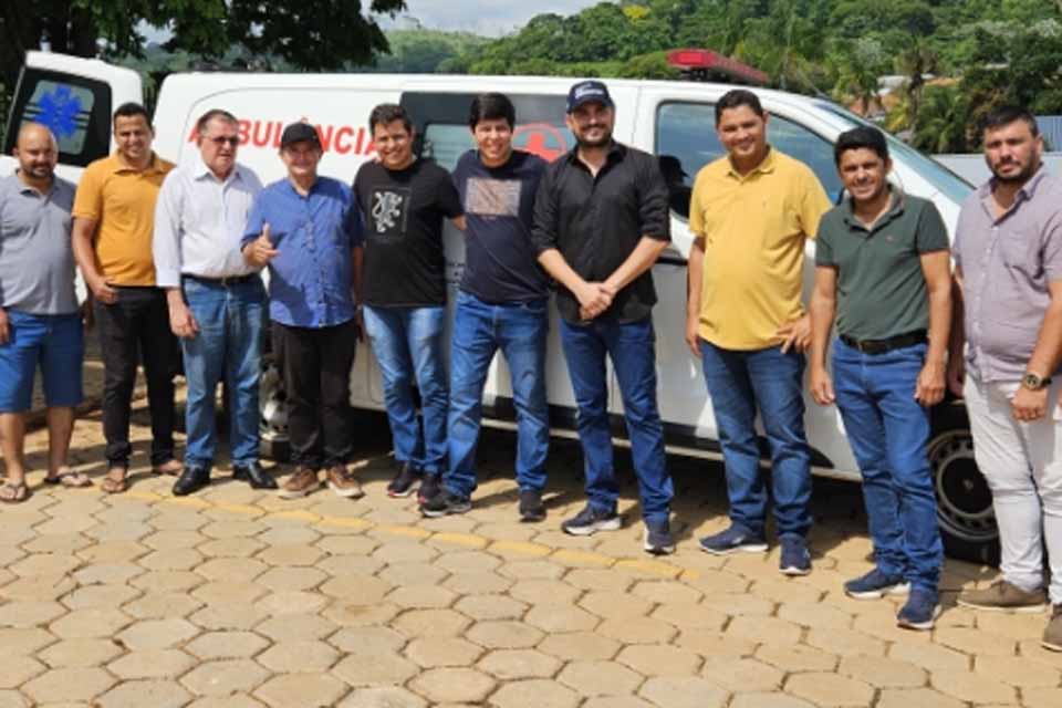 Deputado Jean Mendonça entrega ambulância e implementos agrícolas em Novo Horizonte