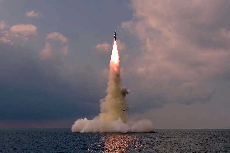 Coreia do Norte pode testar míssil balístico de submarino, alerta Coreia do Sul