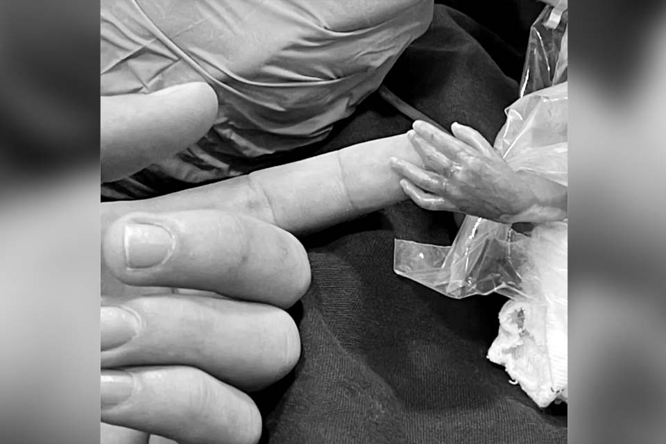 Filho de Whindersson Nunes morre dois dias após o nascimento; bebê nasceu prematuro de 22 semanas