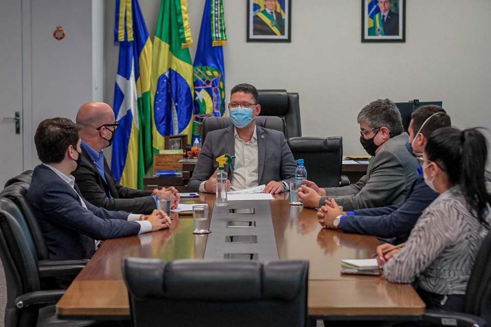 Governador Marcos Rocha se reúne com representantes de empresa que administrará o aeroporto de Porto Velho