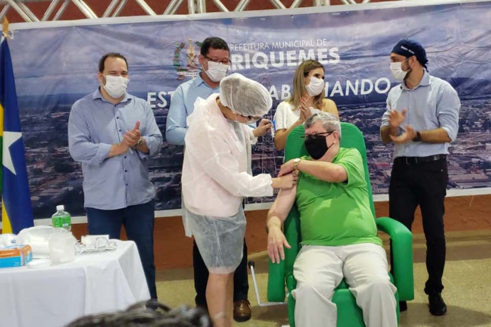 Deputado Alex Redano acompanha entrega da vacina contra o coronavírus aos municípios do Vale do Jamari