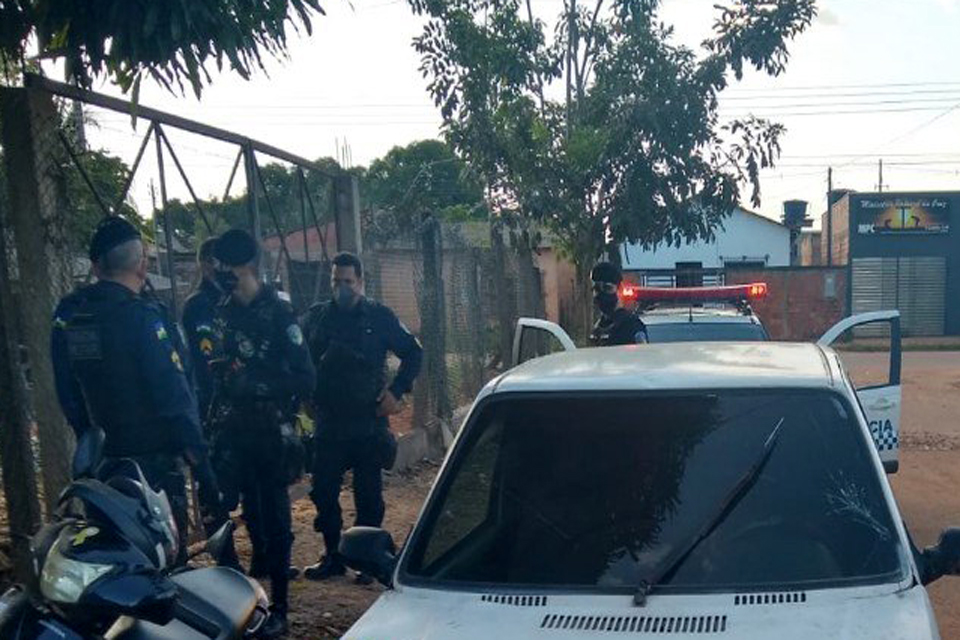 Dupla é presa após rouba motocicleta de mulher em Porto Velho