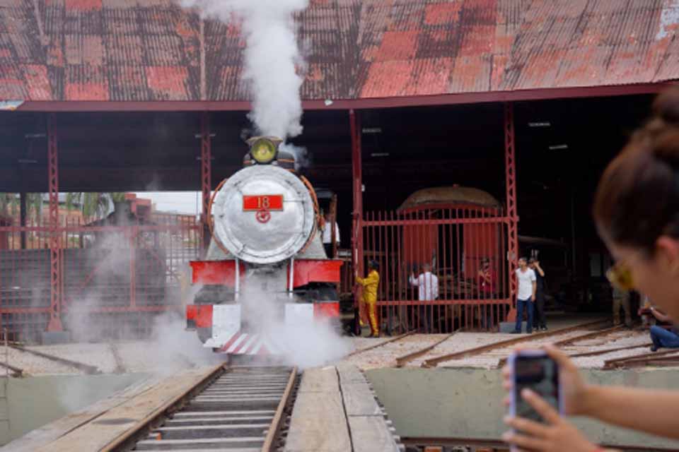 Prefeitura de Porto Velho promove neste domingo (23), mais uma exibição da Locomotiva 18 no Complexo da EFMM