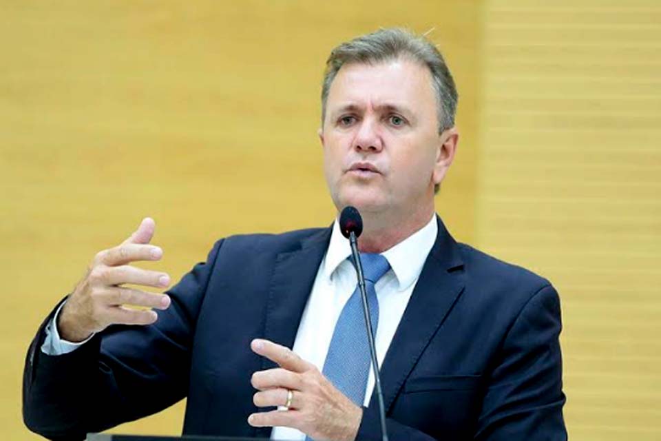 Deputado Luizinho Goebel faz levantamento da real situação das estradas de Rondônia 