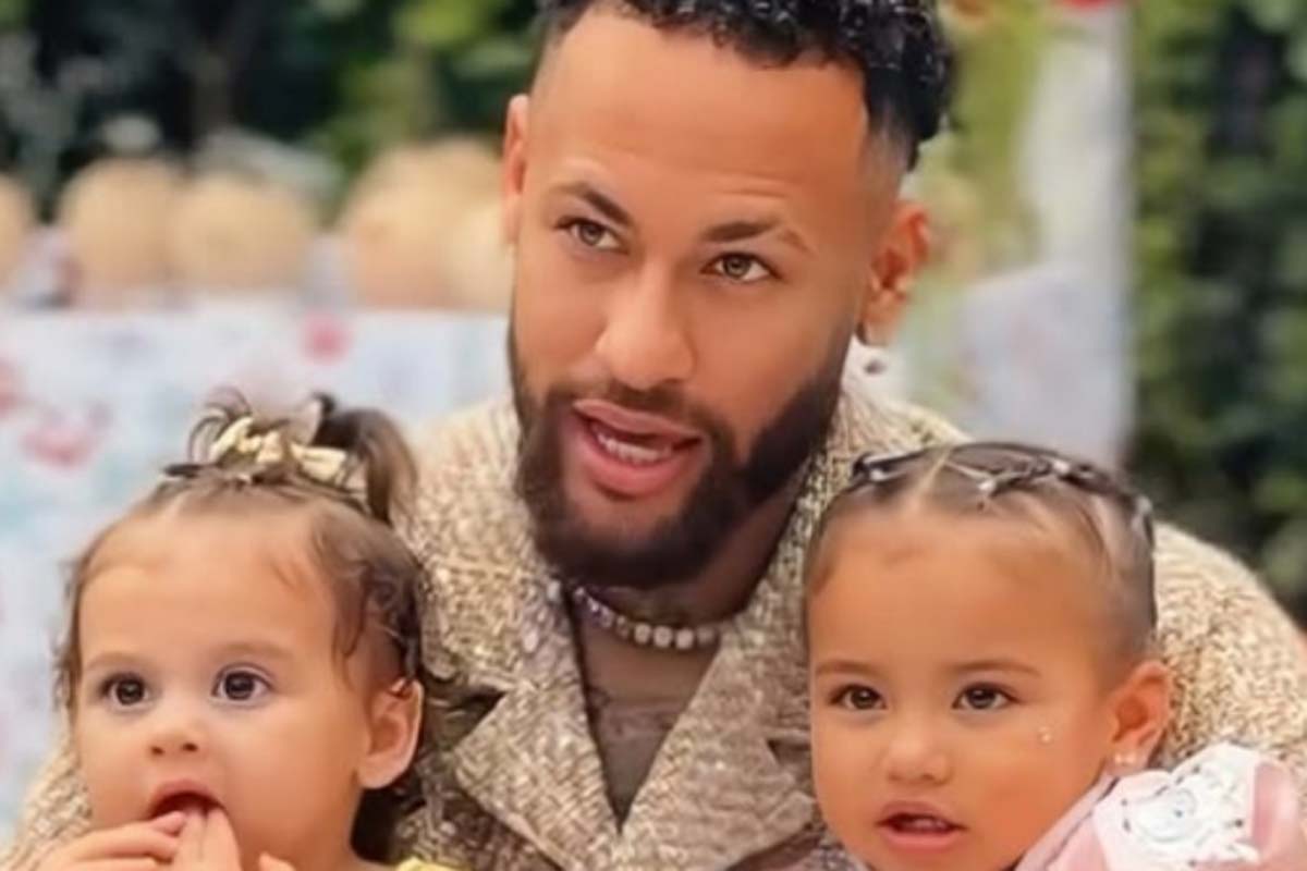 Neymar ganha presente especial de familiares e amigos: 