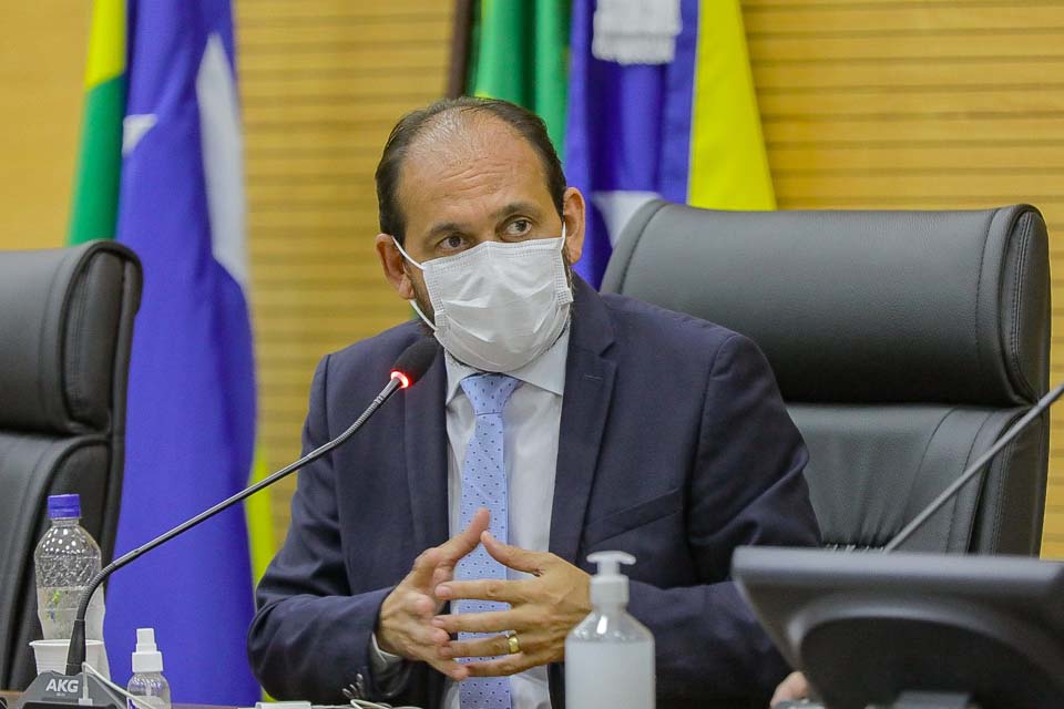 Deputado Laerte Gomes solicita drive thru para vacinação da segunda dose em Costa Marques