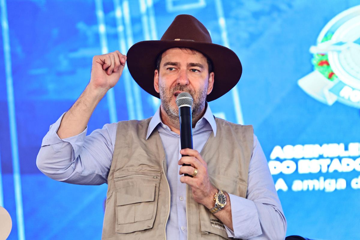 Alex Redano celebra aprovação de projeto que cria programa de regularização ambiental para a região do Umirizal