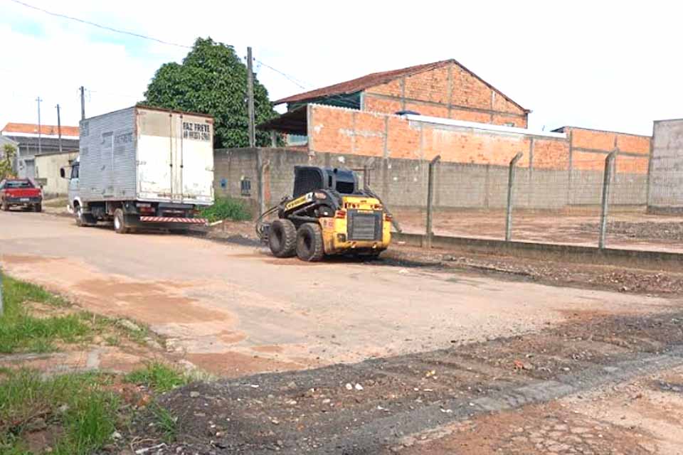 Prefeitura intensifica operação de recuperação viária no Segundo Distrito, mesmo durante o período chuvoso