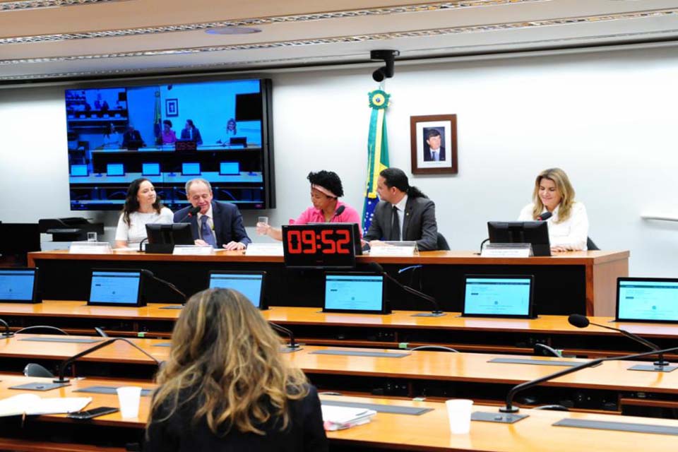 Câmara realiza audiência atendendo a requerimento dos deputados Weliton Prado e Silvia Cristina 