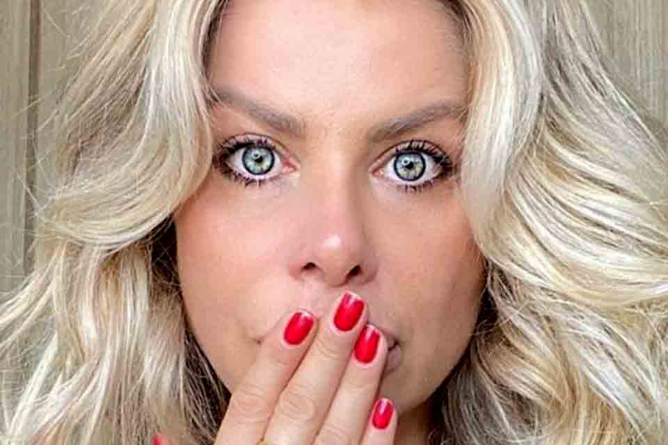 Karina Bacchi revela ter presenciado uso de drogas e orgias em festas da Globo