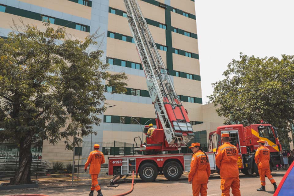 Simulação de incêndio no Fórum Geral: exercício movimentou a Avenida Pinheiro Machado, na capital