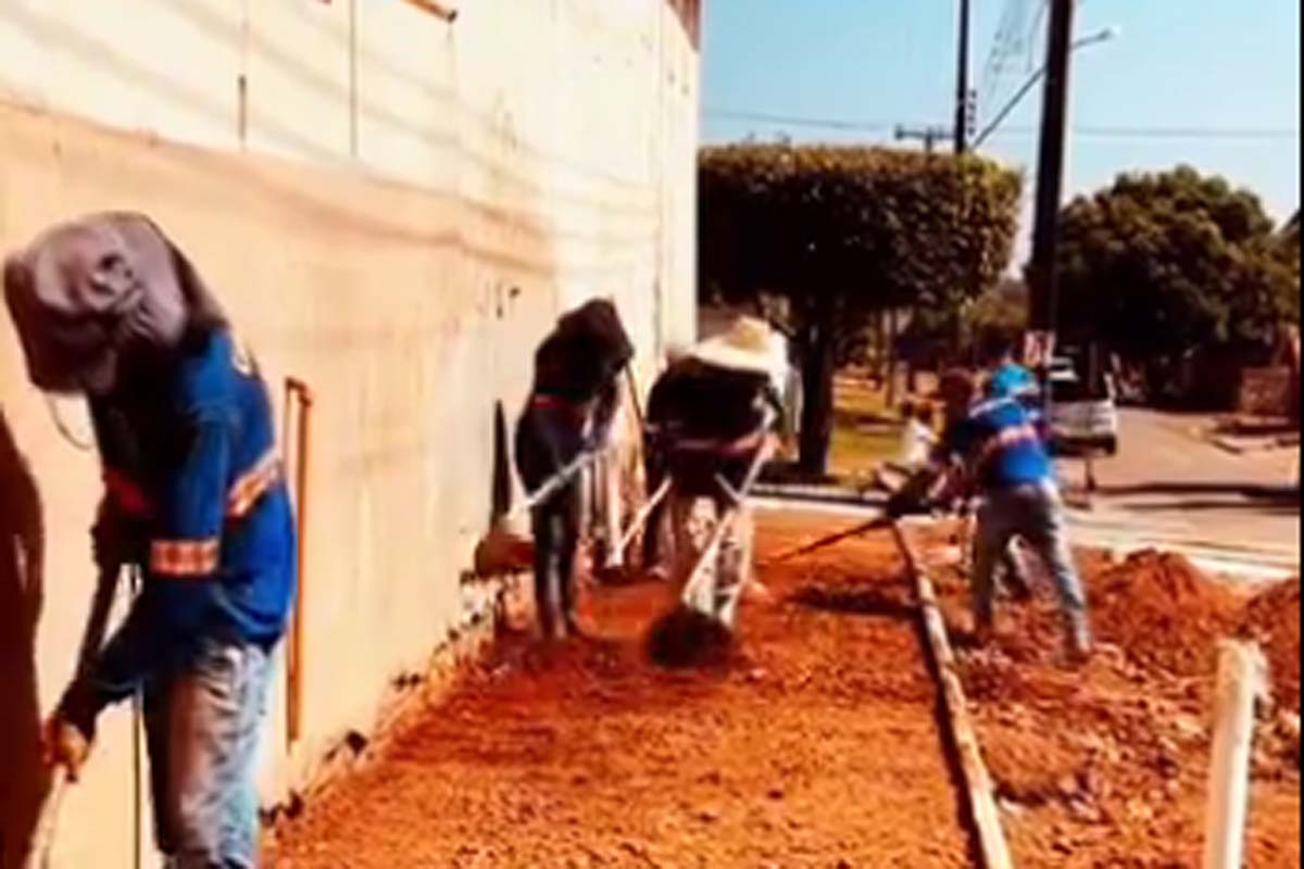 SEMOD finaliza construção das calçadas e do estacionamento no entorno da Igreja Matriz
