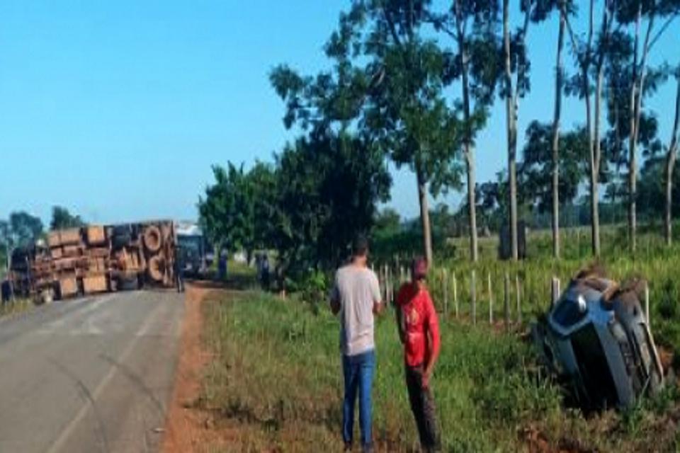  Três pessoas ficam feridas em acidente entre carro e caminhão na RO 481