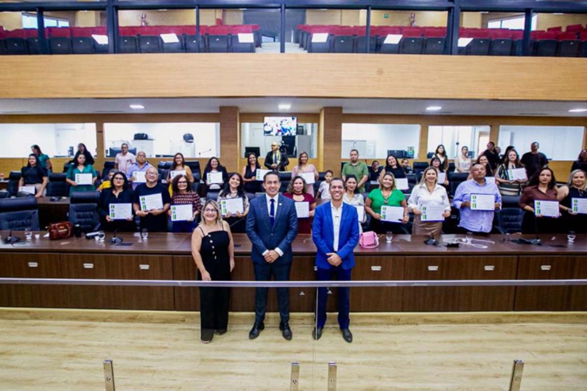 Eyder Brasil homenageia orientadores educacionais de Rondônia