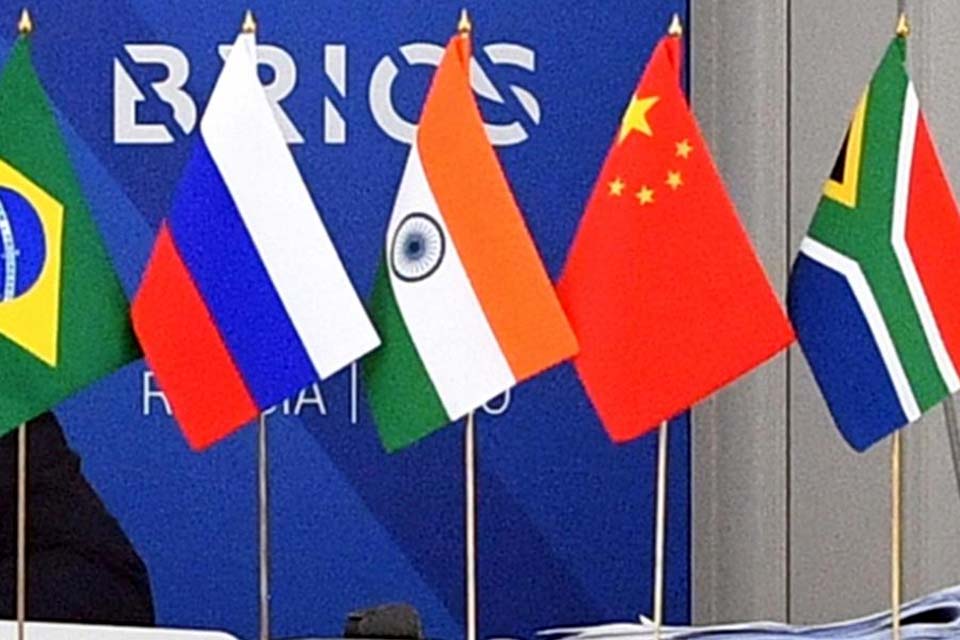 BRICS anuncia novos membros, incluindo Arábia e Irã, em expansão do grupo