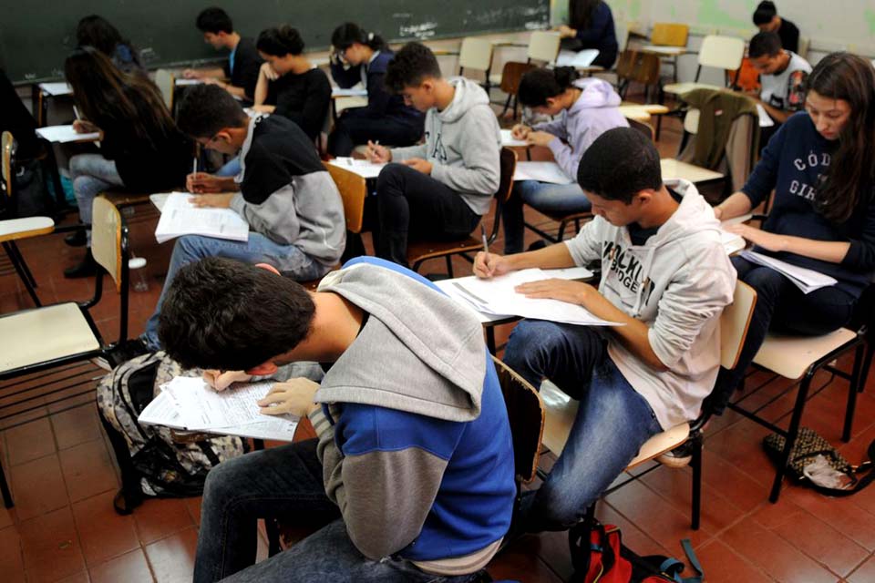 Candidatos infectados por covid-19 terão nova chance de fazer Enem