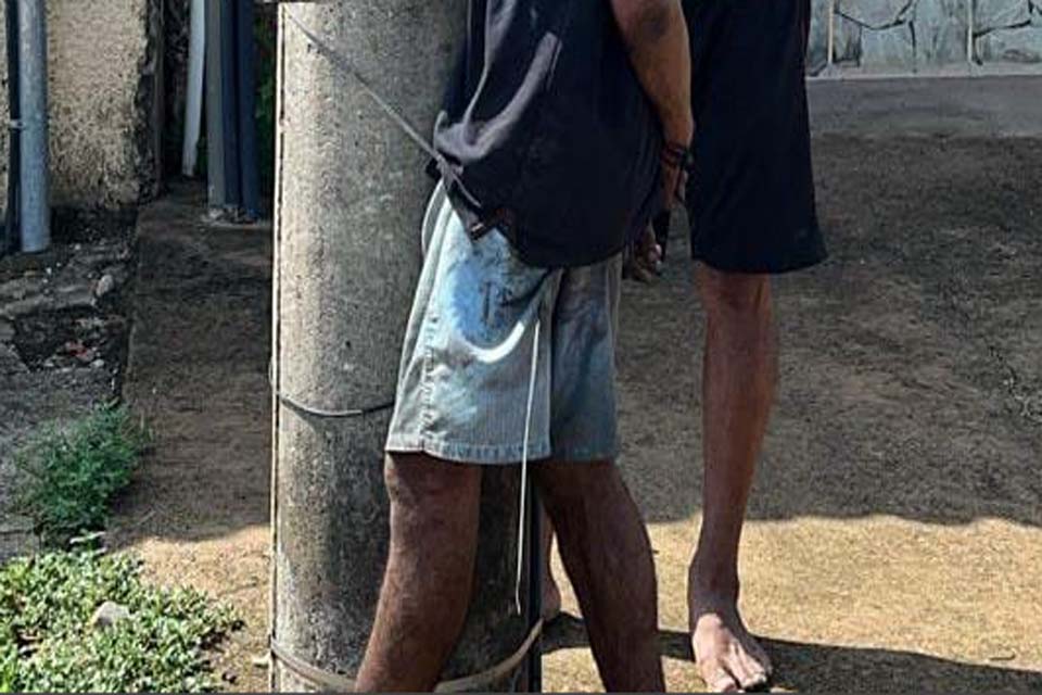 Homem é amarrado no poste e espancado após invadir casa de idoso 