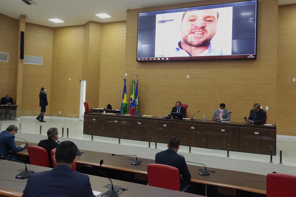 Deputado Cirone Deiró alerta para engessamento da economia e pede apoio aos colegas