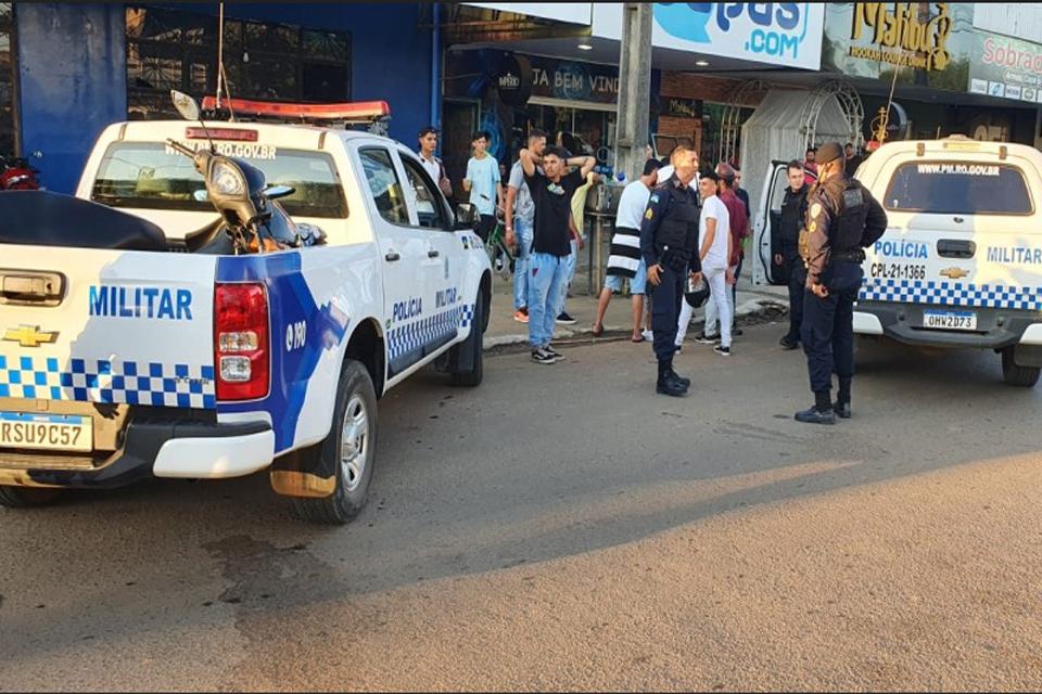 Acusado briga em boate vai em casa busca arma e atira em desafeto