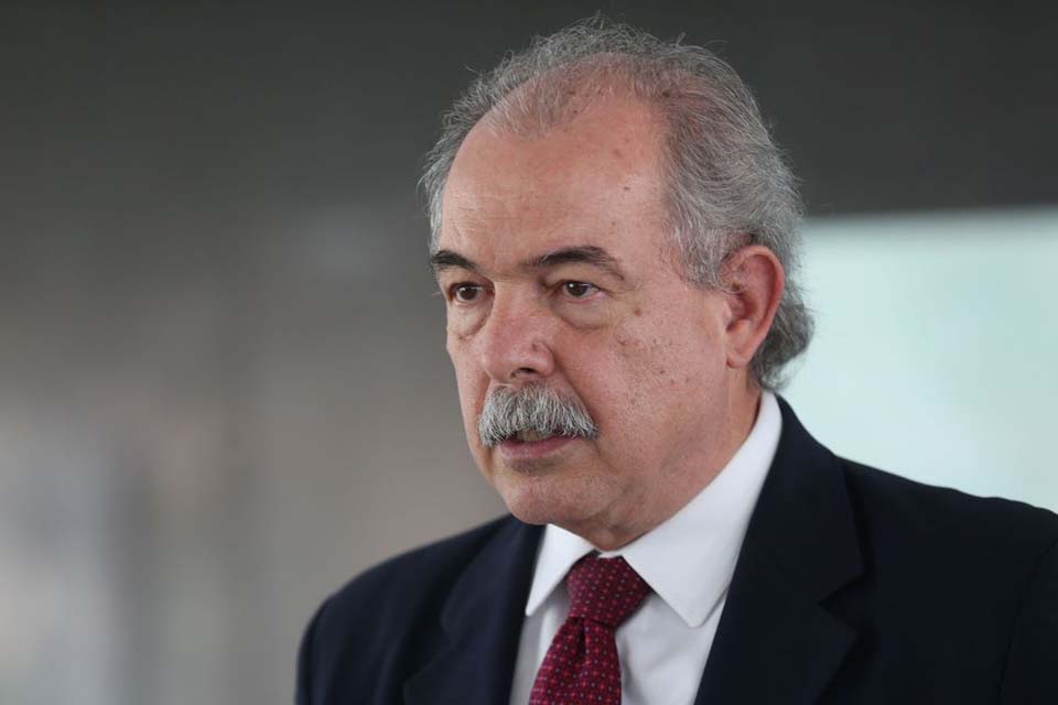 Mercadante defende retomada da industrialização com bem-estar social