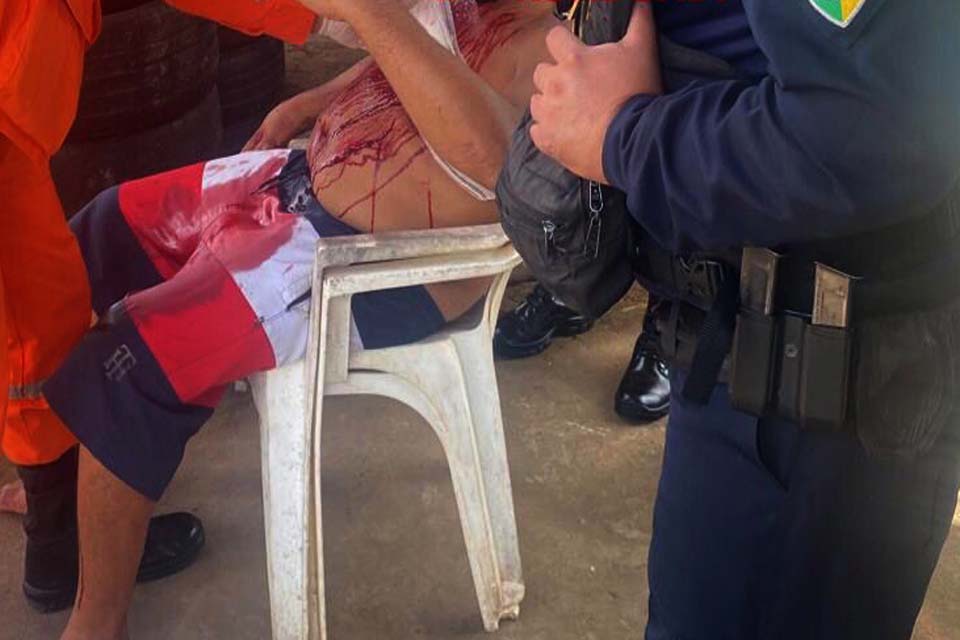 Homem é atacado com facada e garrafada na cabeça durante bebedeira