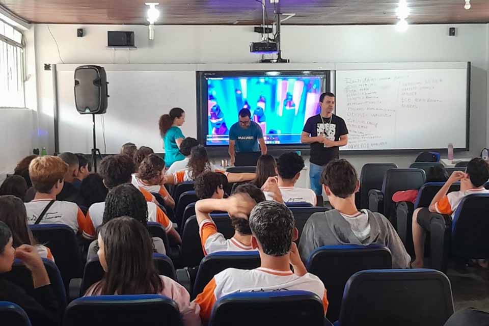 Secretaria de Saúde realiza palestra sobre cigarro eletrônico em escola de Rolim de Moura