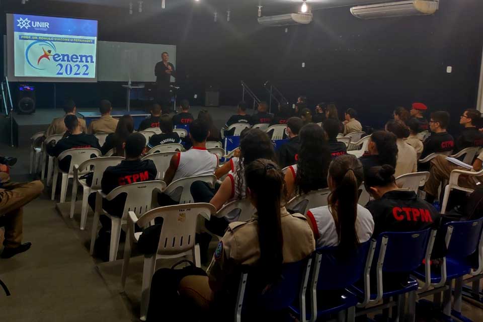 Projetos atendem estudantes de escolas públicas; ações incluem exposições itinerantes