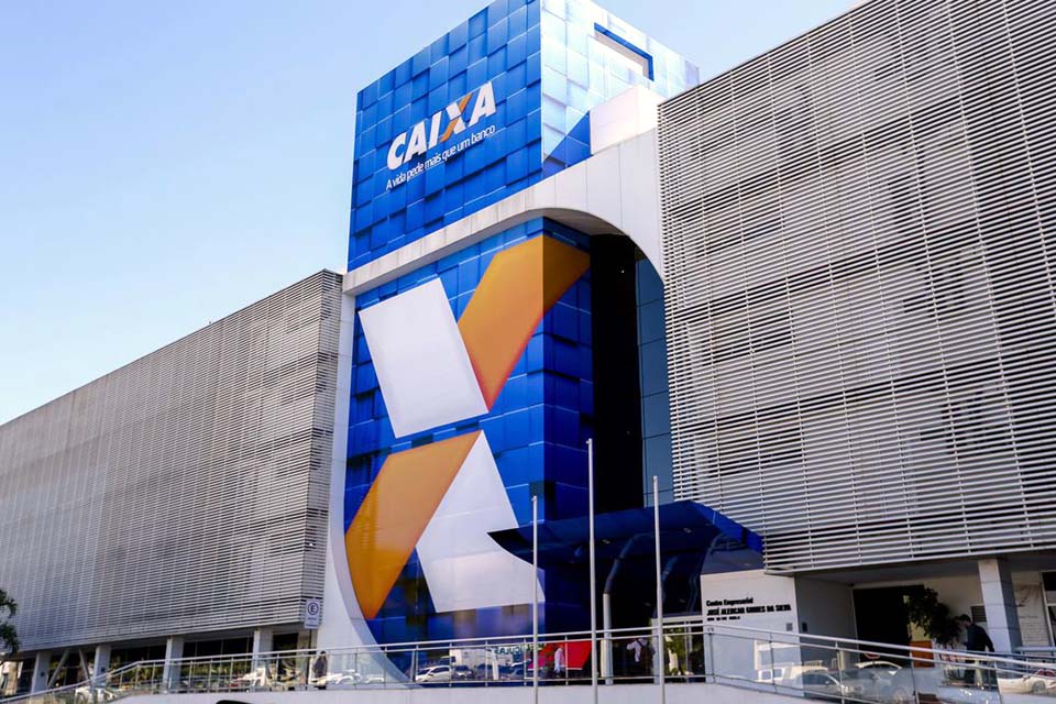Caixa libera abono salarial para nascidos em novembro e dezembro