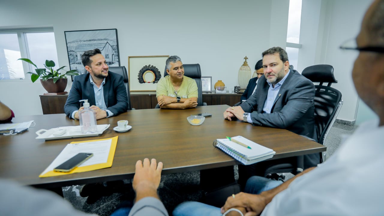 Mais quatro servidores concursados são empossados na Assembleia Legislativa