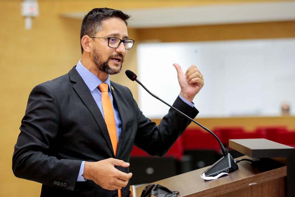 Deputado Anderson Pereira atende pedido do vereador Romerito e destina recursos para melhorar a iluminação pública em Guajará-Mirim