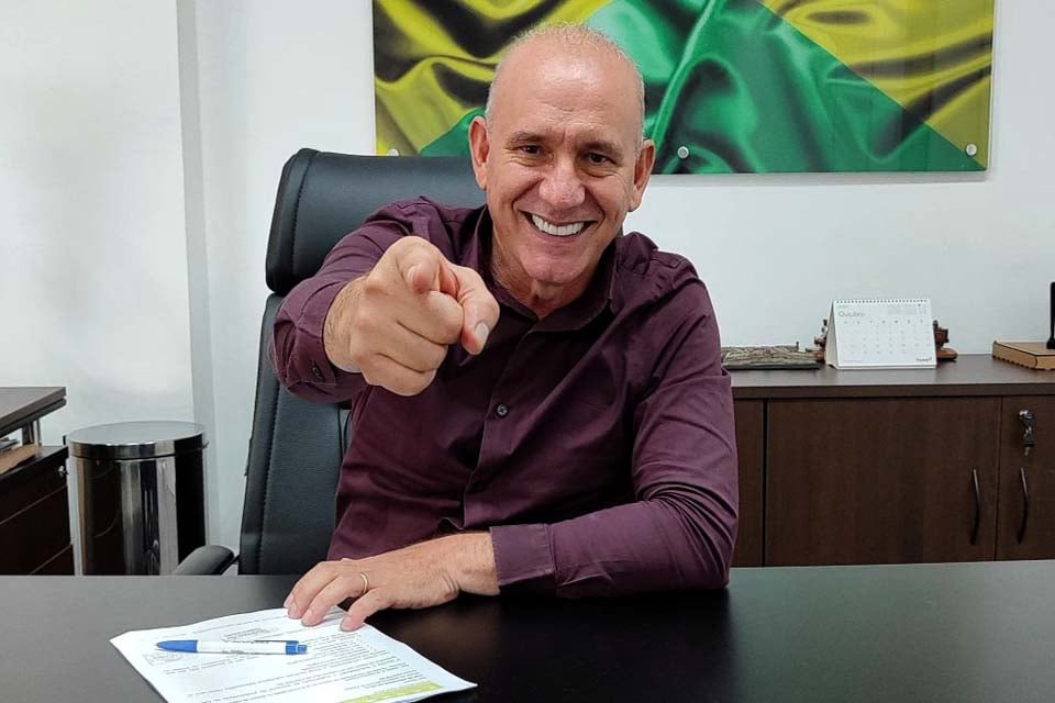 Deputado Ezequiel Neiva anuncia a chegada de micro-ônibus para fortalecer o transporte de pacientes da saúde em Cabixi