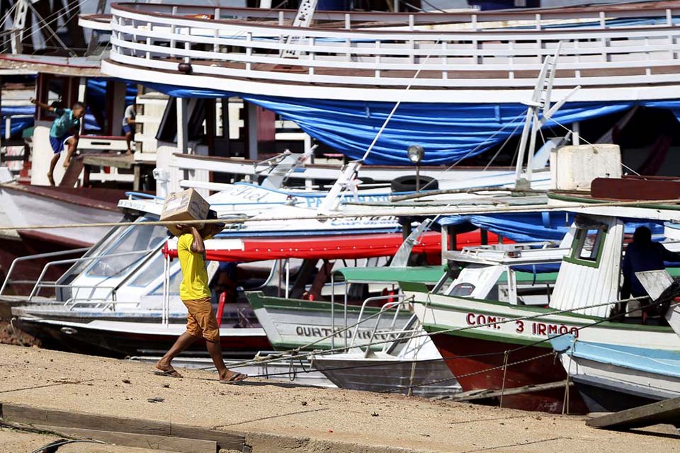 Justiça anula decisão que suspendeu transporte fluvial no Amazonas