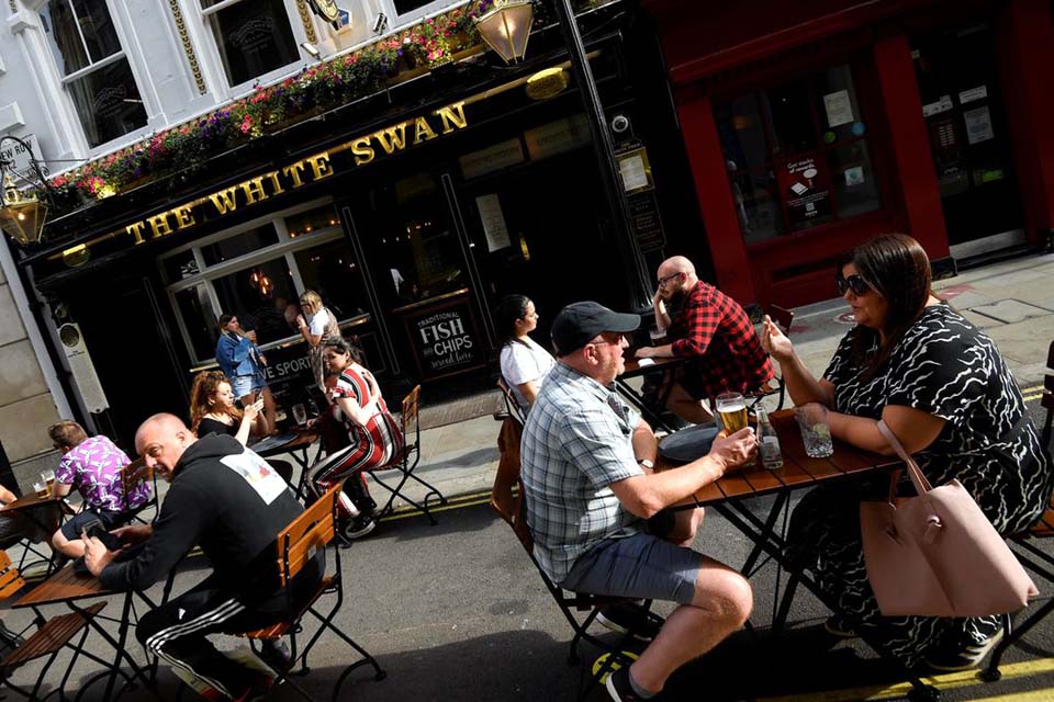 Reino Unido corre risco de segunda onda de covid-19 duas vezes maior