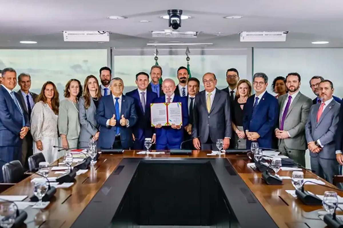 Lula sanciona Lei Antifacção e defende prisão de magnatas do crime