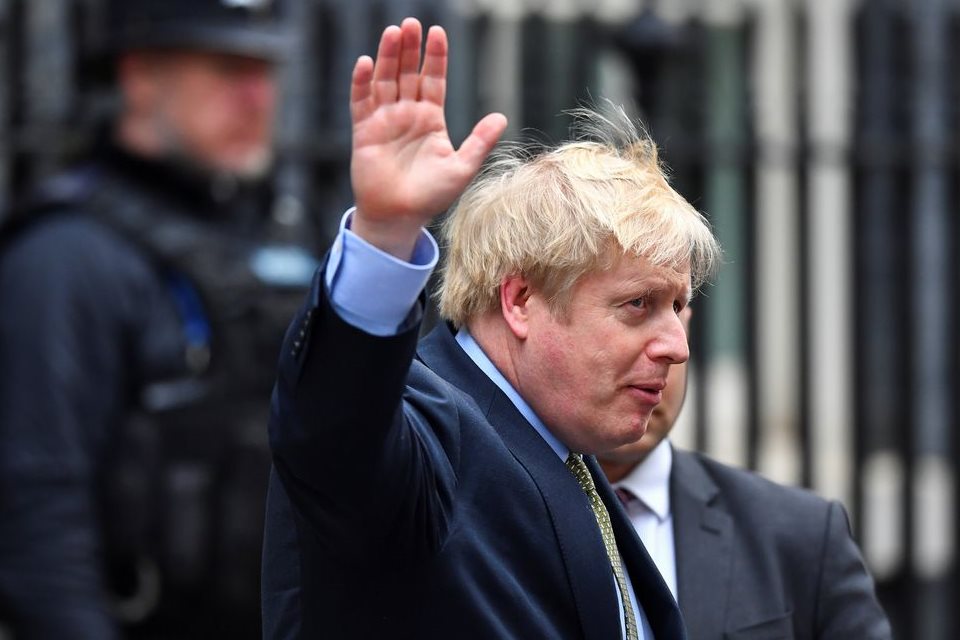 Premiê britânico Boris Johnson é internado em UTI devido à covid-19