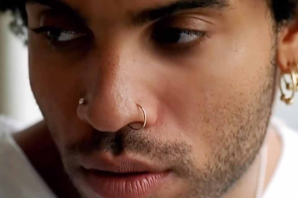 Lenny Kravitz reflete sobre 9 anos de celibato em entrevista: “É uma Coisa Espiritual”