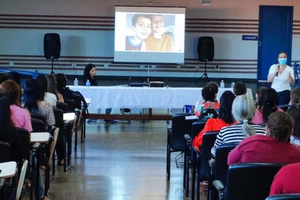 Estagiários e Auxiliares da Semec participam de capacitação sobre o Atendimento aos Alunos com Necessidades Especiais