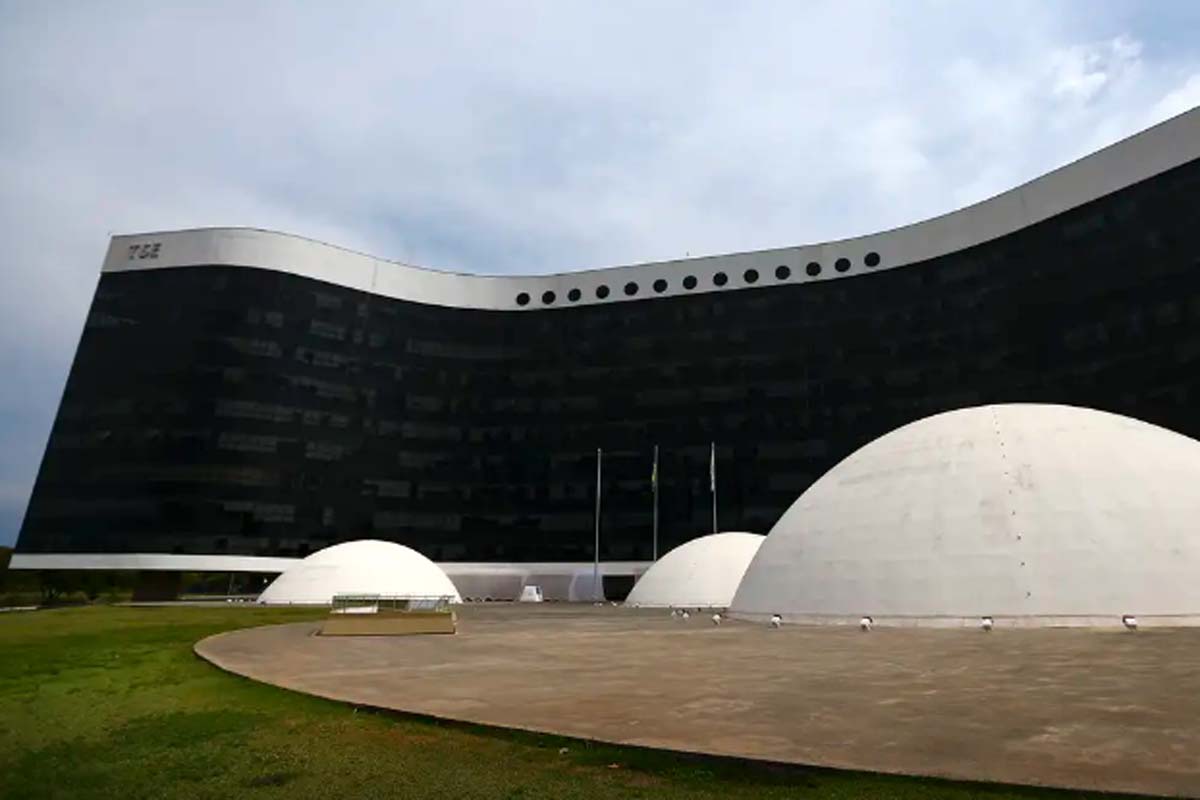 TSE cria conselho para monitorar desinformação e IA nas eleições