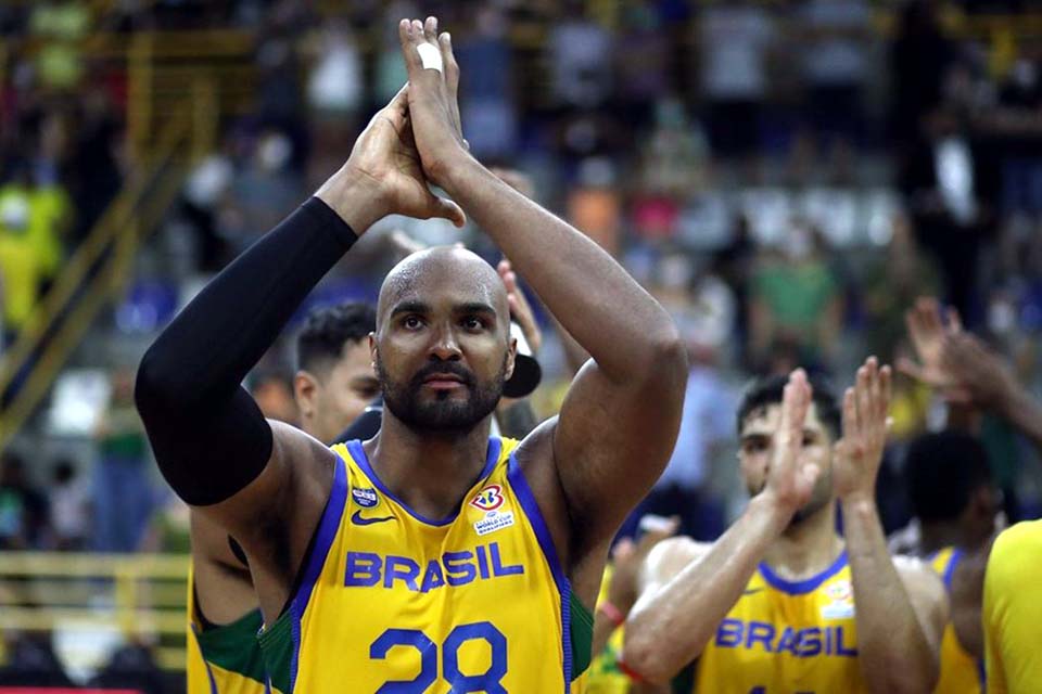 Brasil recebe Porto Rico e pode garantir vaga no Mundial de basquete