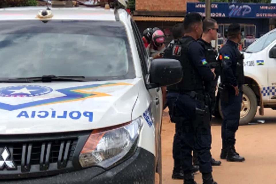 Policial Civil tem armas e mais de R$8 mil reais furtados na zona leste