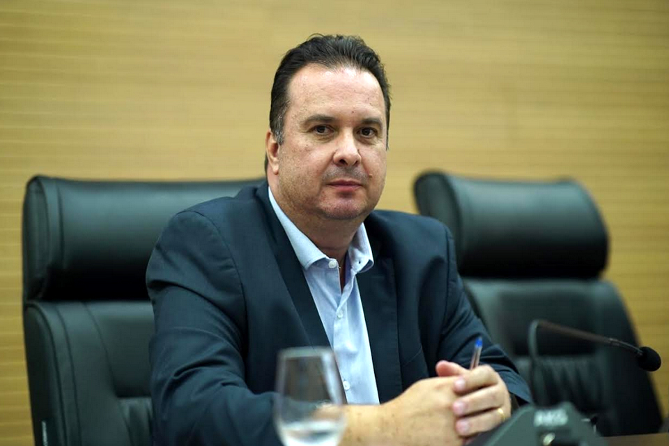 Lei de autoria do deputado Luís do Hospital garante inclusão de paternidade em registros civis em Rondônia 