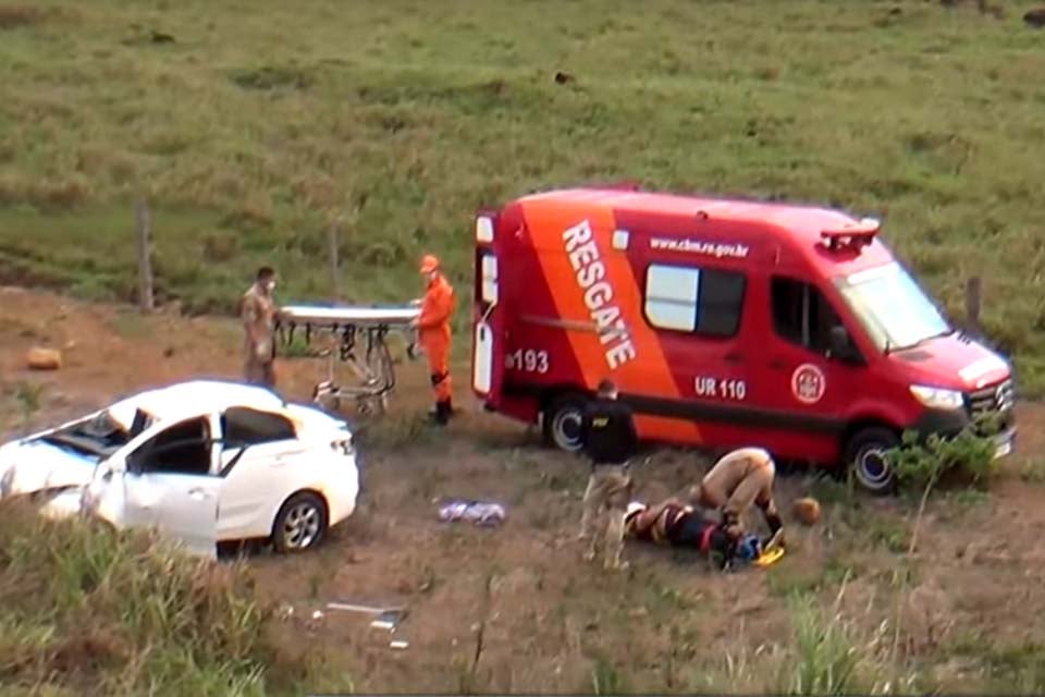 Mulher vem a óbito em grave capotamento na BR-364