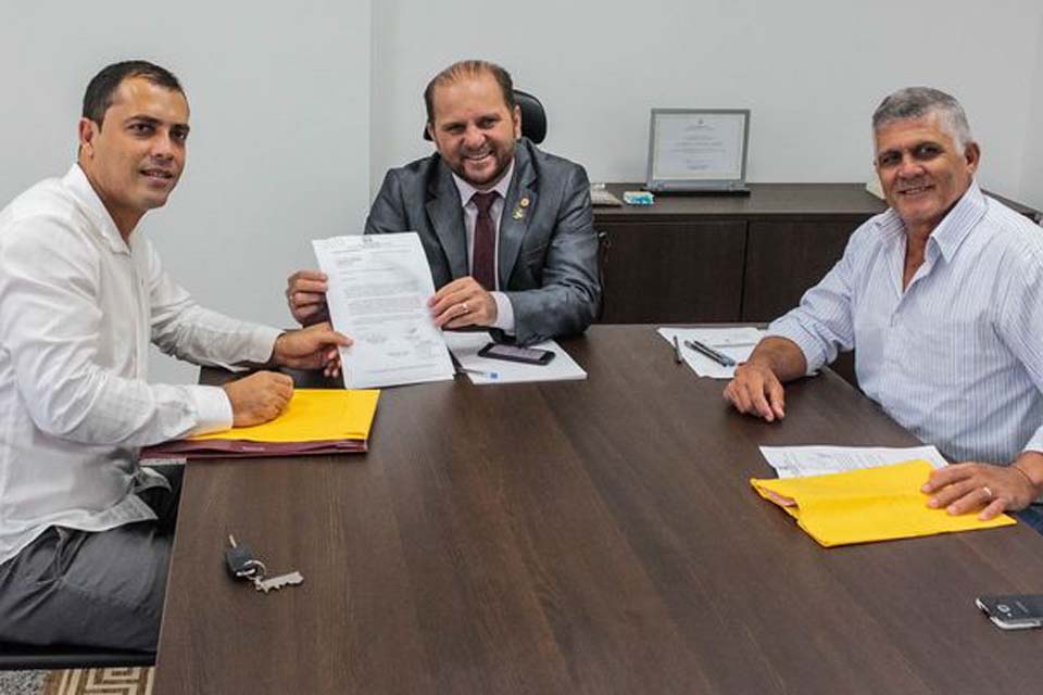 Cirone Deiró libera R$ 130 mil em recursos para fortalecer as ações de recuperação das linhas vicinais de Primavera de Rondônia