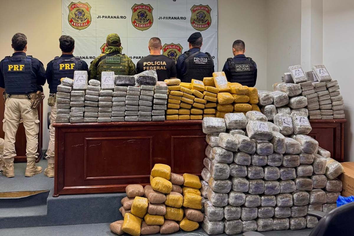 Operação na BR-429 intercepta carregamento com 460 kg de drogas ocultos em veículo