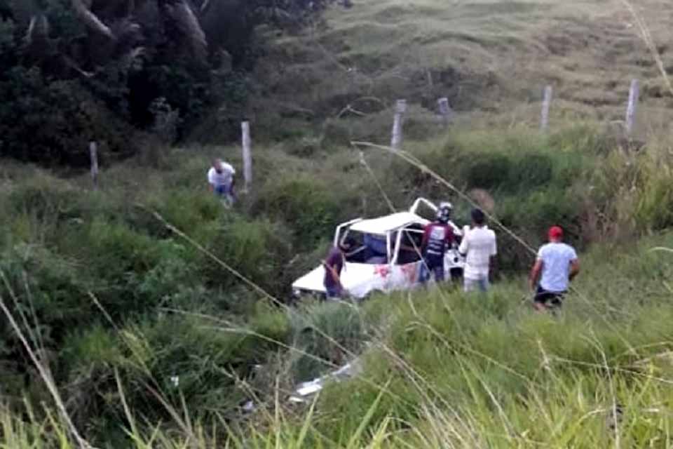 Capotamento de veículo deixa 4 pessoas da mesma família feridas