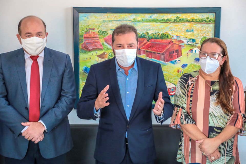 Aprovado: Prefeito Hildon Chaves anuncia bonificação aos profissionais de apoio da Educação