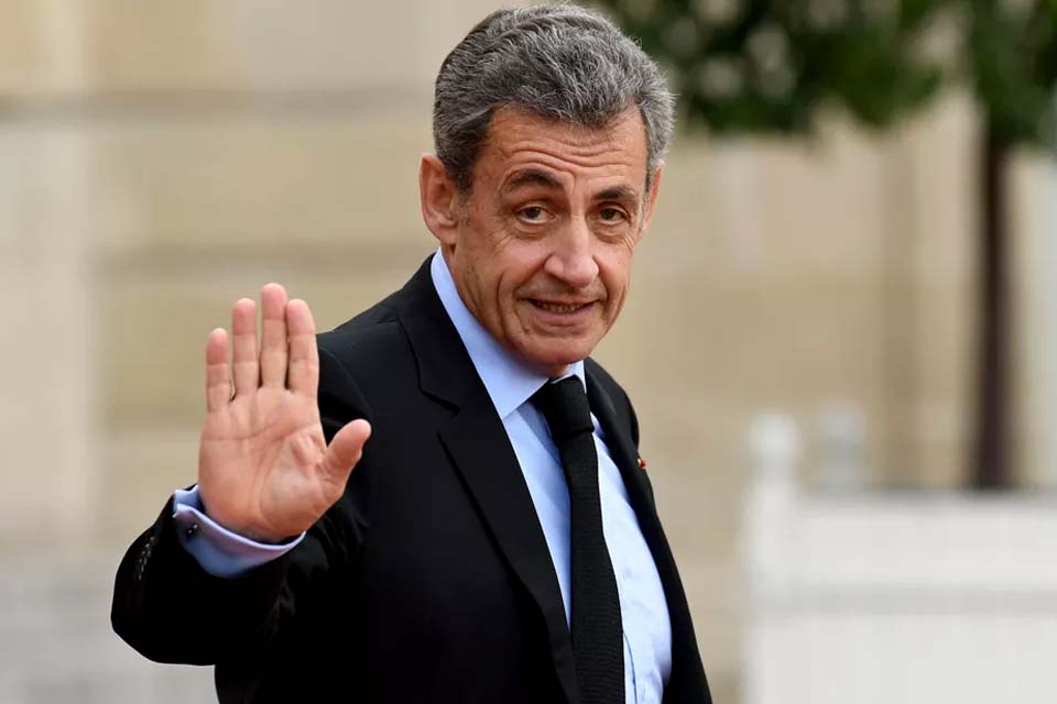 Julgamento por corrução do ex-presidente Sarkozy é retomado na França