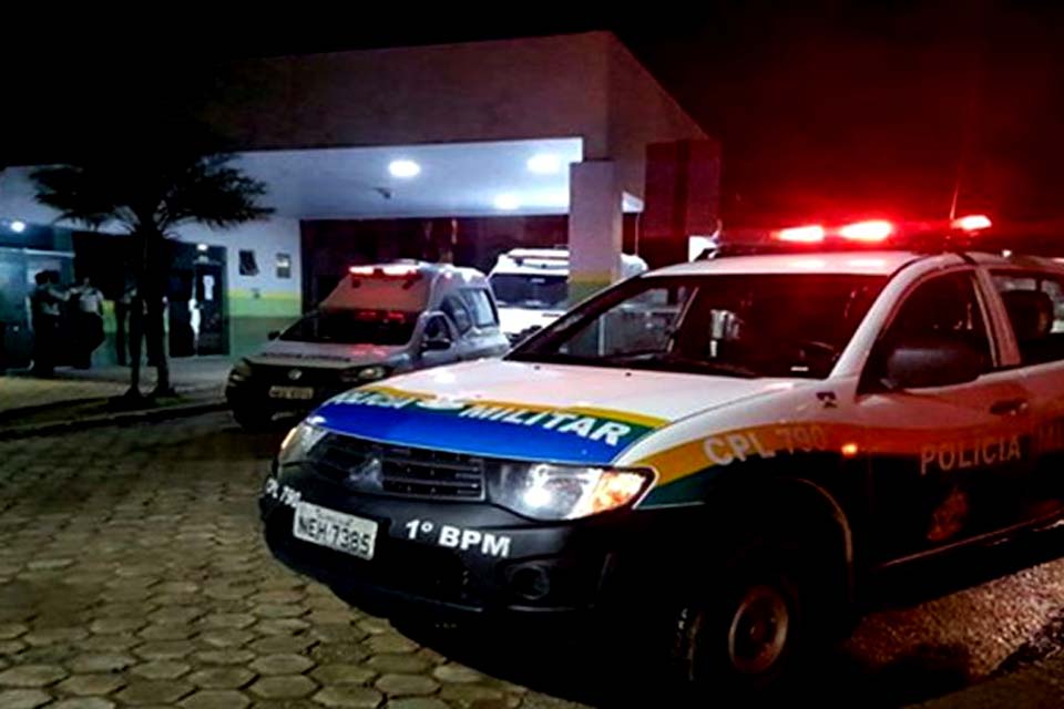 Jovem é alvejado com cinco tiros por dupla de carro na zona leste